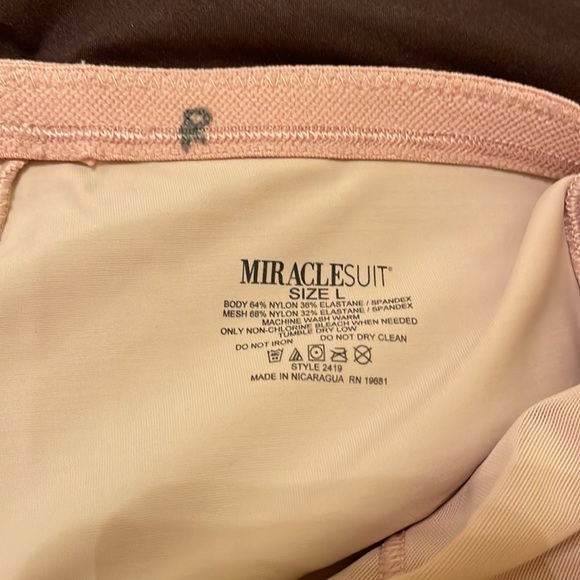 Miraclesuit Instant Tummy Tuck Mid-Thigh Short Size L and M sold separately - Picture 7 of 10